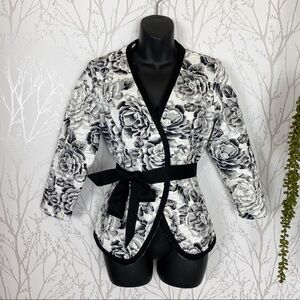 Isaac Mizrahi Quilted White & Black Quilted Blazer